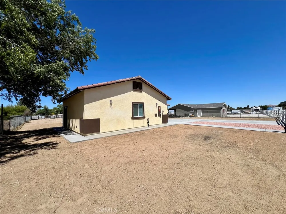 40719 171th Street Lake Los Angeles, CA 93535