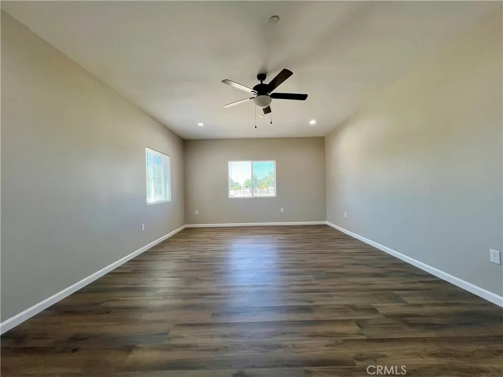 40719 171th Street Lake Los Angeles, CA 93535