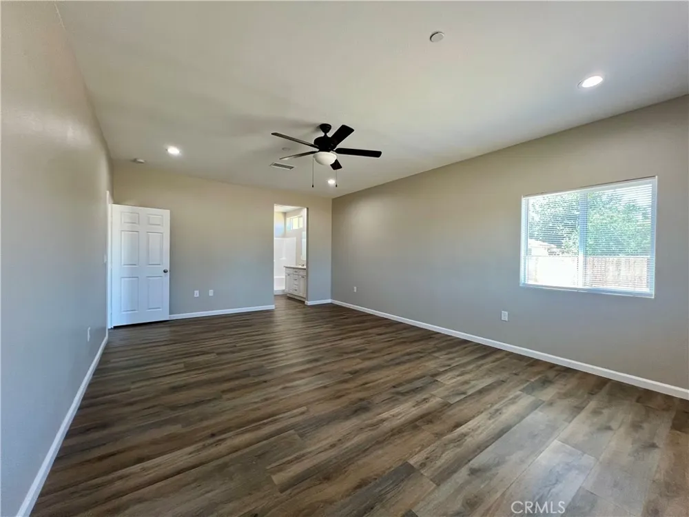 40719 171th Street Lake Los Angeles, CA 93535