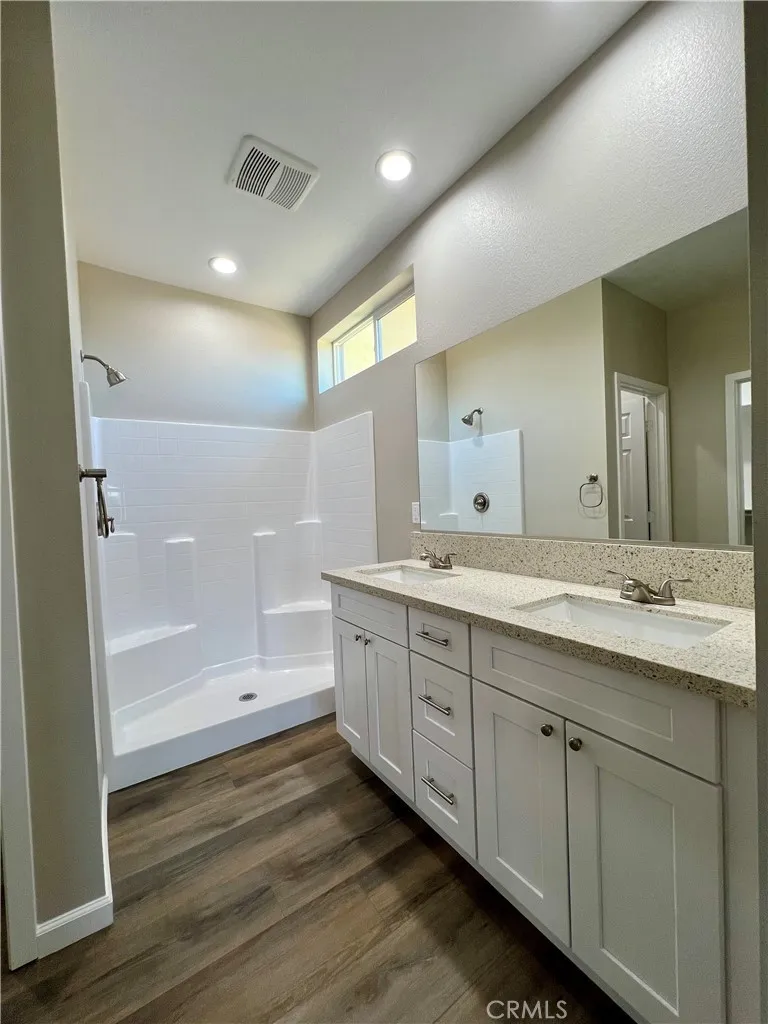 40719 171th Street Lake Los Angeles, CA 93535