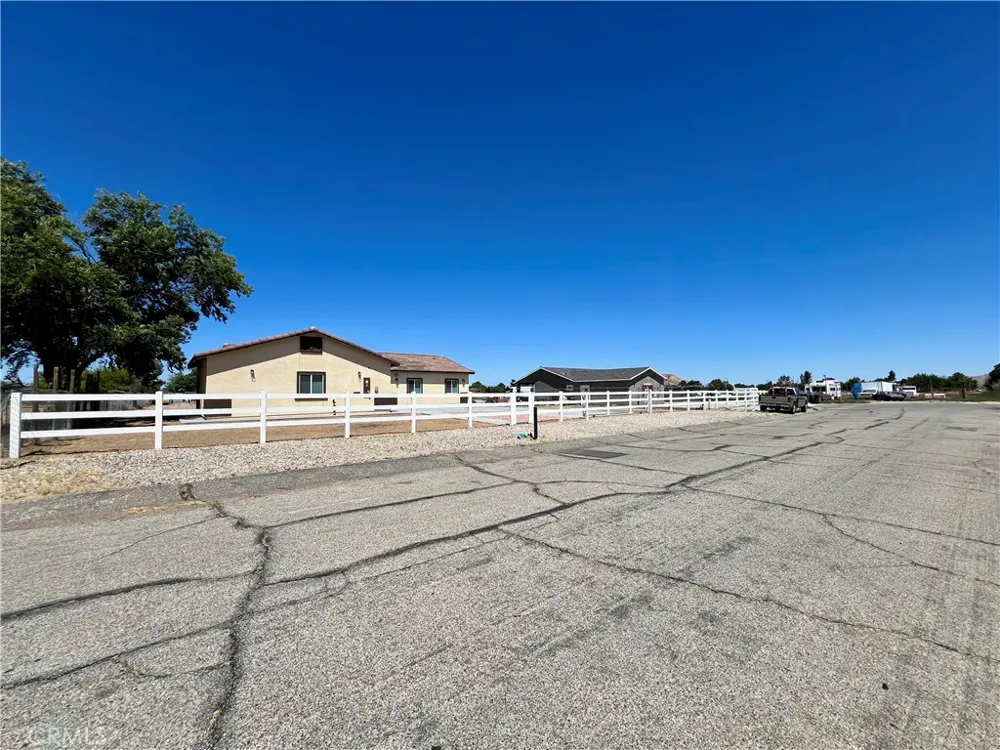 40719 171th Street Lake Los Angeles, CA 93535
