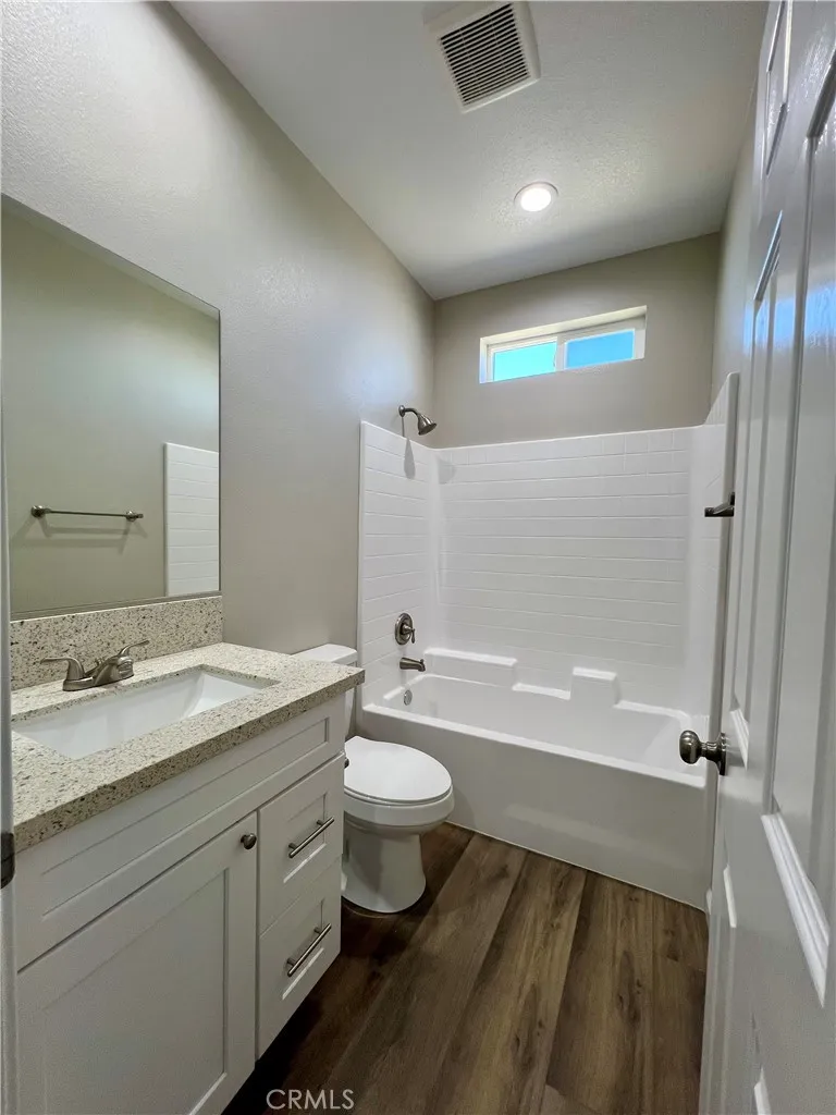 40719 171th Street Lake Los Angeles, CA 93535