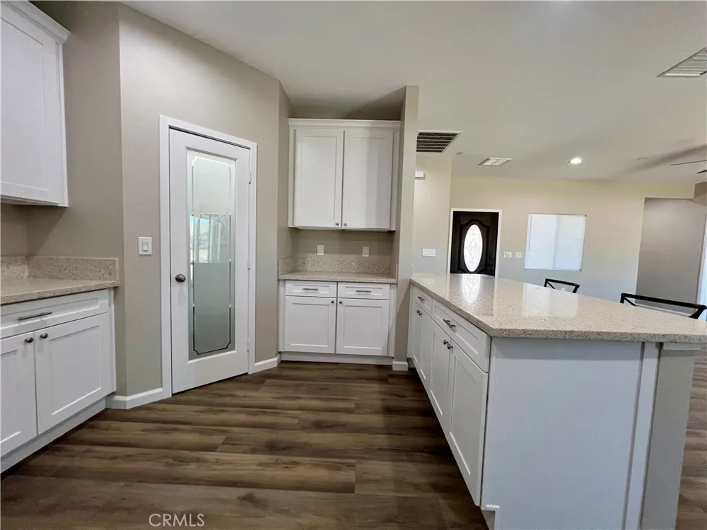 40719 171th Street Lake Los Angeles, CA 93535