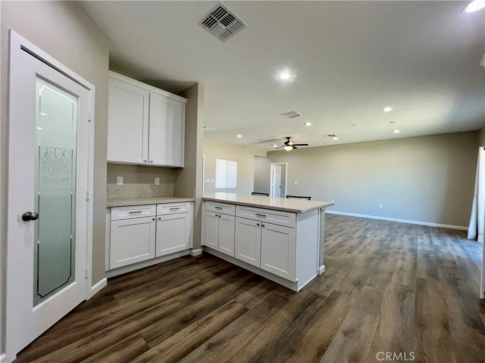 40719 171th Street Lake Los Angeles, CA 93535