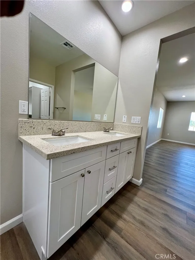 40719 171th Street Lake Los Angeles, CA 93535