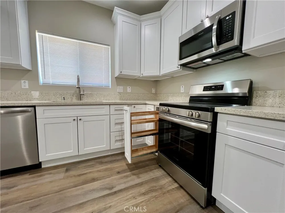 40719 171th Street Lake Los Angeles, CA 93535