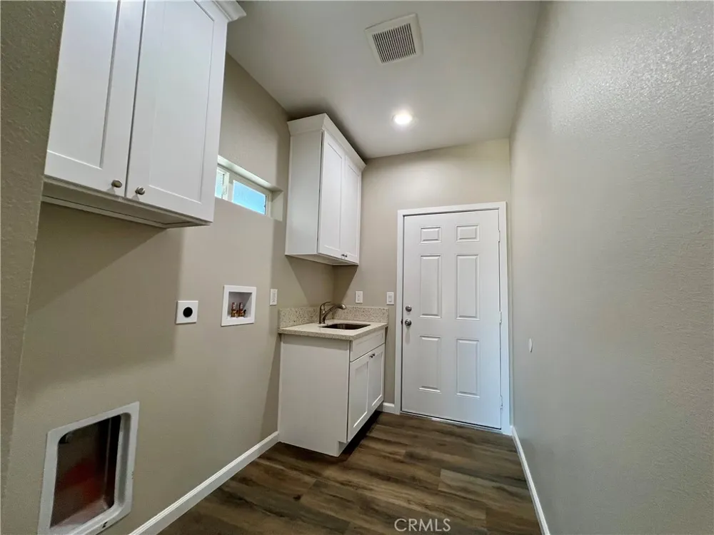 40719 171th Street Lake Los Angeles, CA 93535