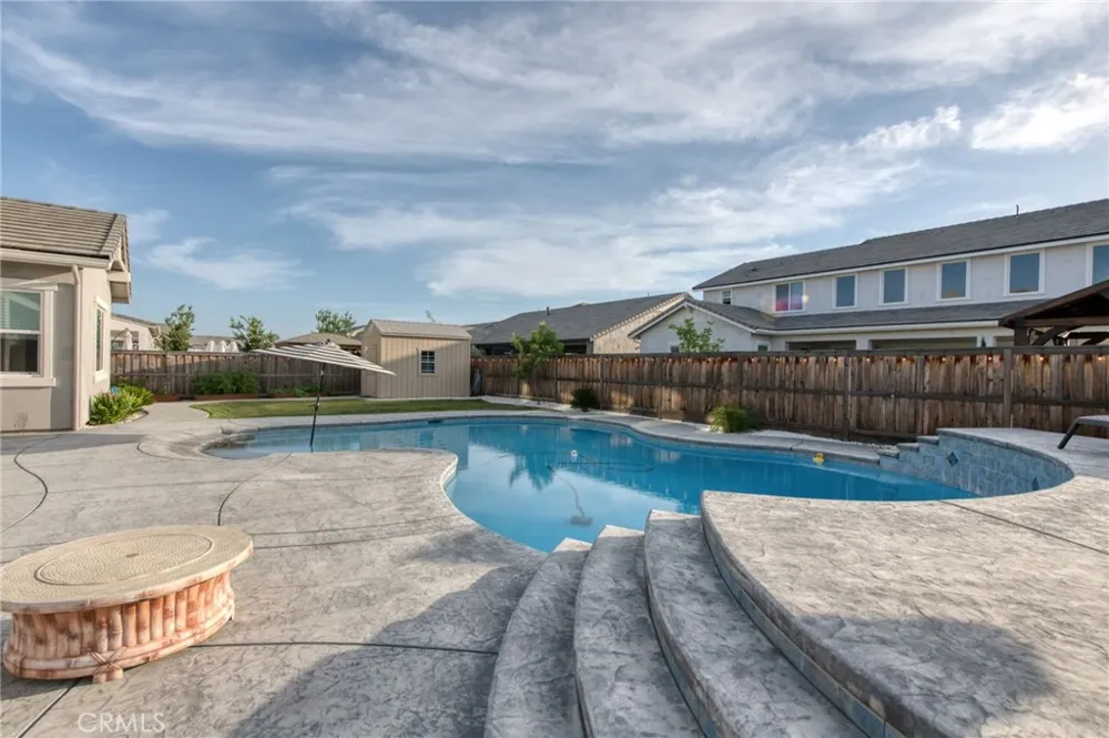 1736 Renn Clovis, CA 93619