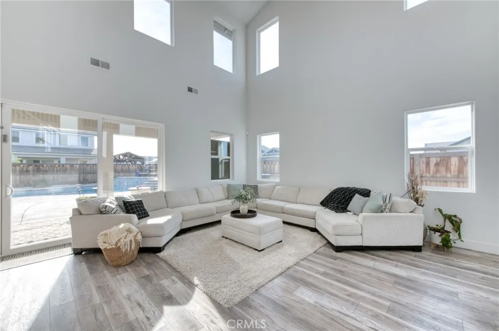 1736 Renn Clovis, CA 93619
