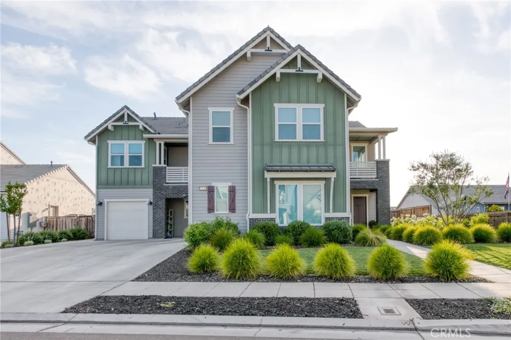 1736 Renn Clovis, CA 93619