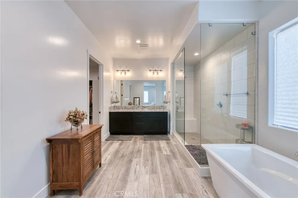 1736 Renn Clovis, CA 93619