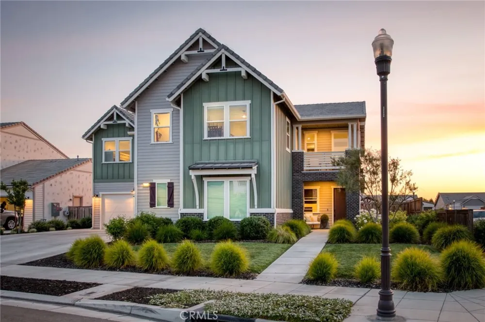 1736 Renn Clovis, CA 93619