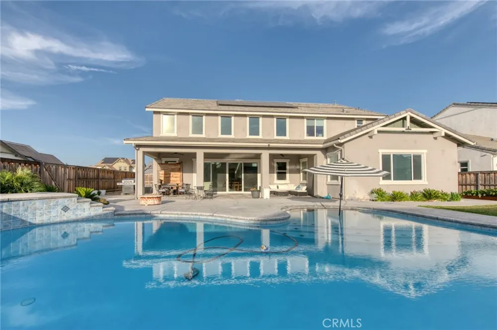 1736 Renn Clovis, CA 93619