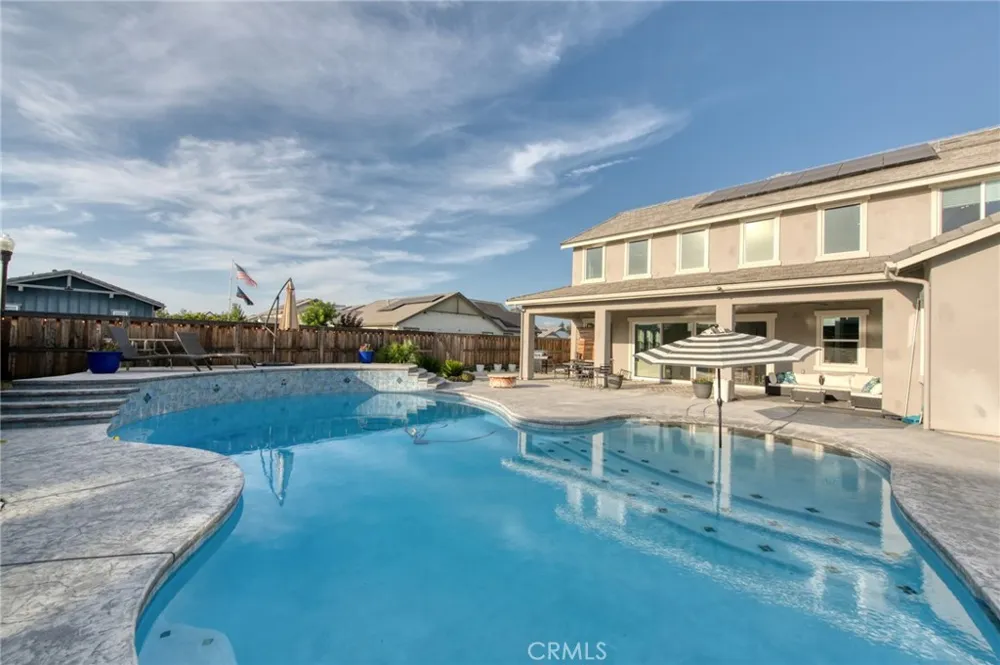 1736 Renn Clovis, CA 93619