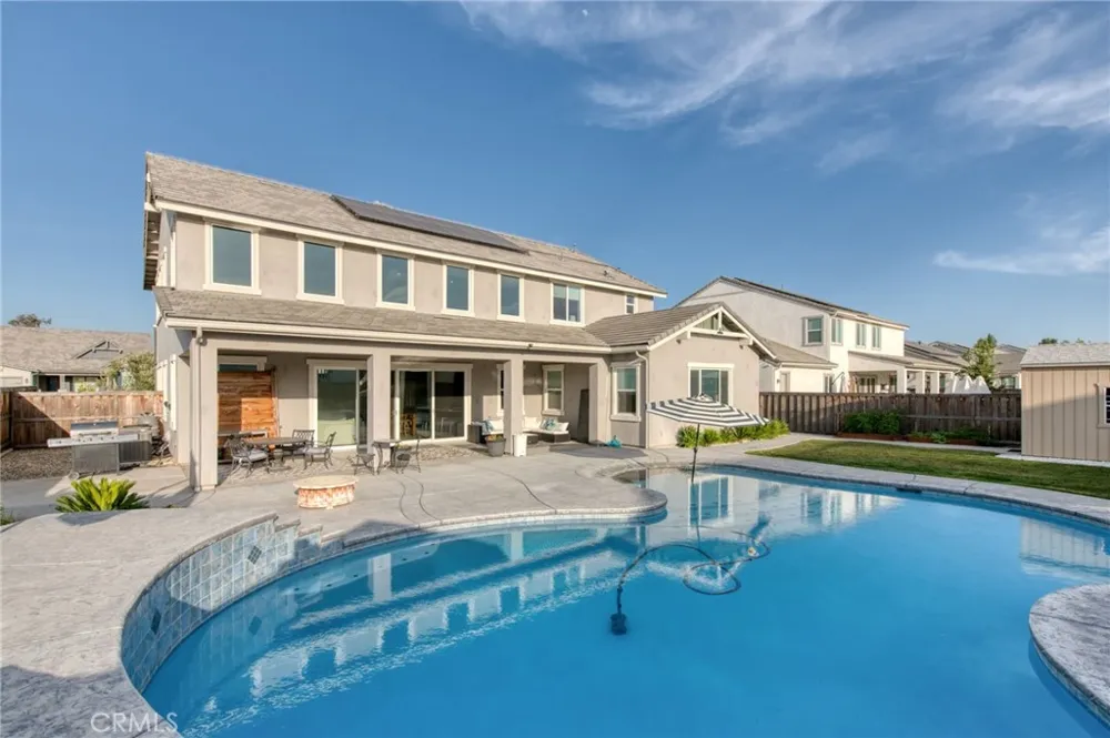 1736 Renn Clovis, CA 93619