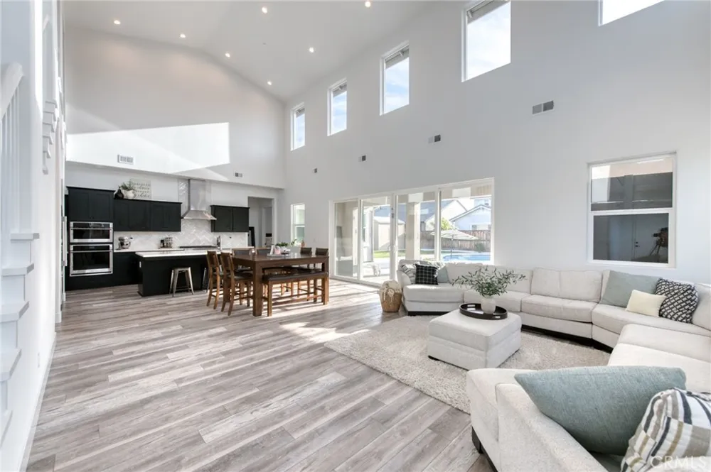 1736 Renn Clovis, CA 93619
