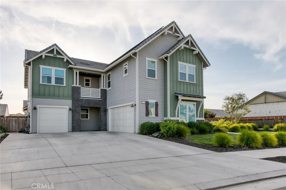 1736 Renn Clovis, CA 93619