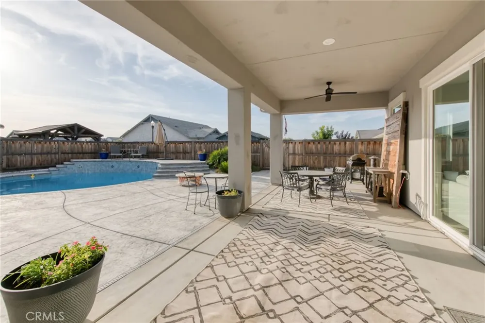 1736 Renn Clovis, CA 93619