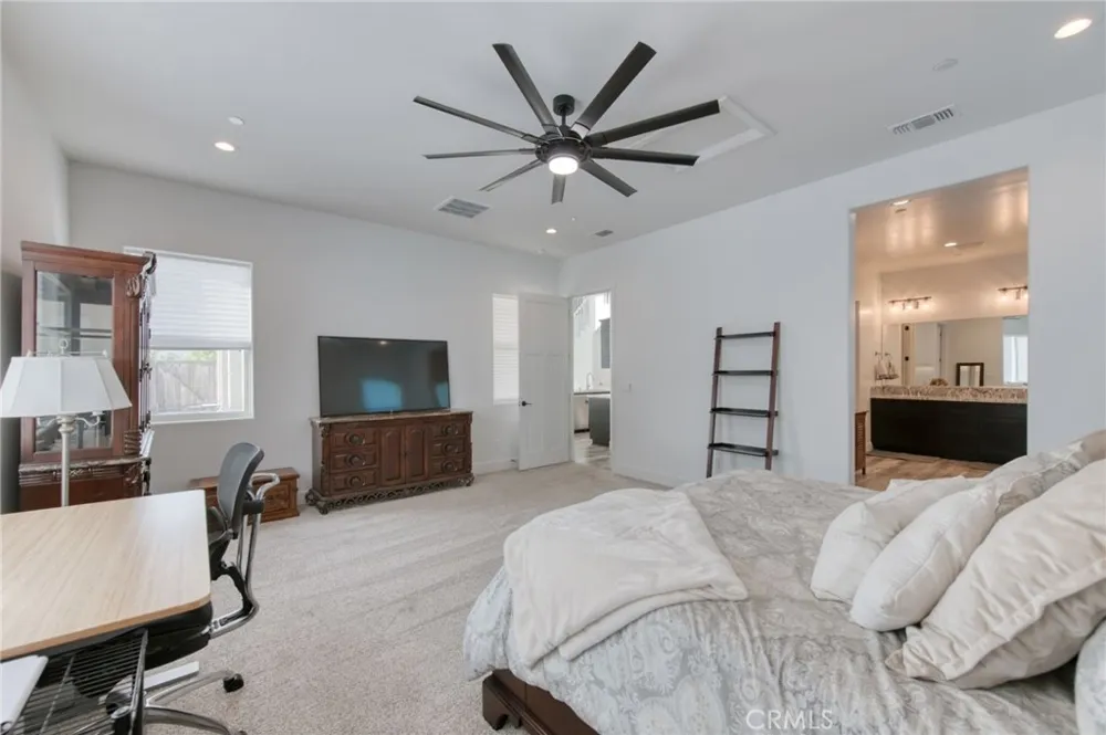 1736 Renn Clovis, CA 93619