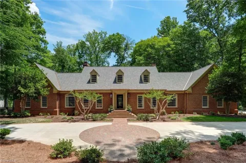 2706 Lake Forest Drive