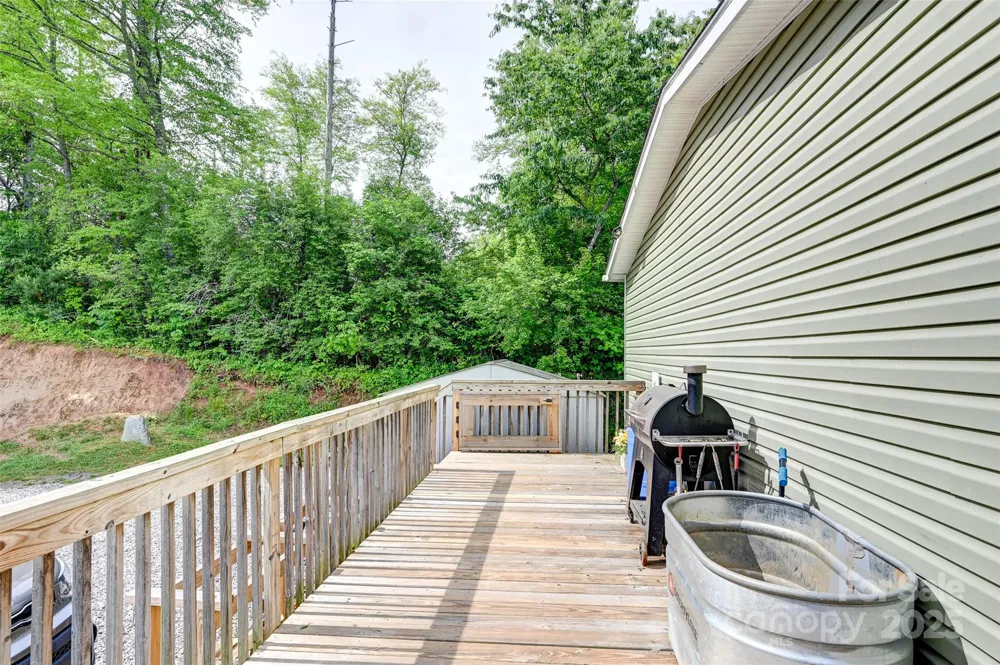 208 Stillwater Springs Road Burnsville, NC 28714