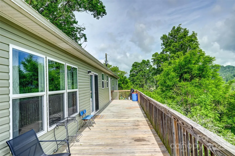 208 Stillwater Springs Road Burnsville, NC 28714