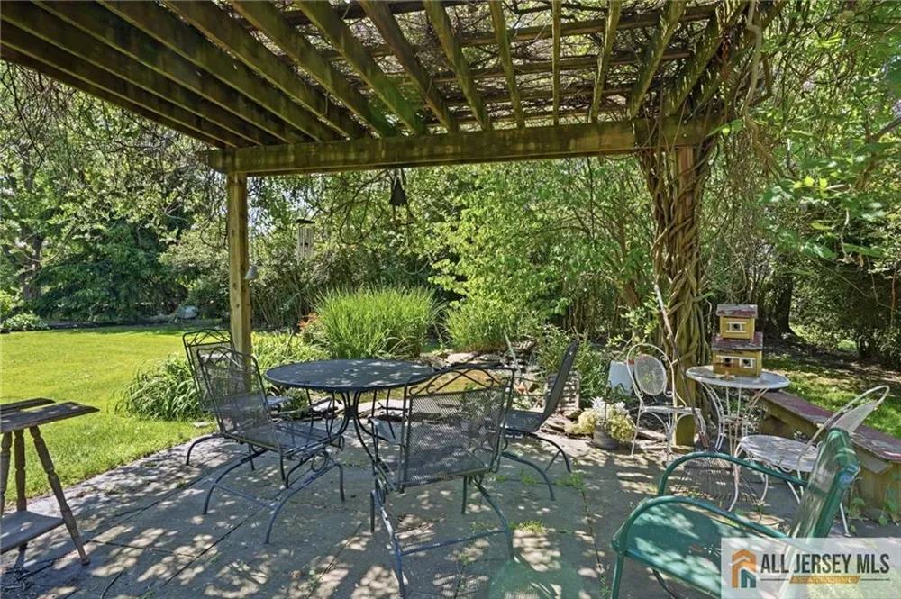 706 Old York Road Hightstown, NJ 08520