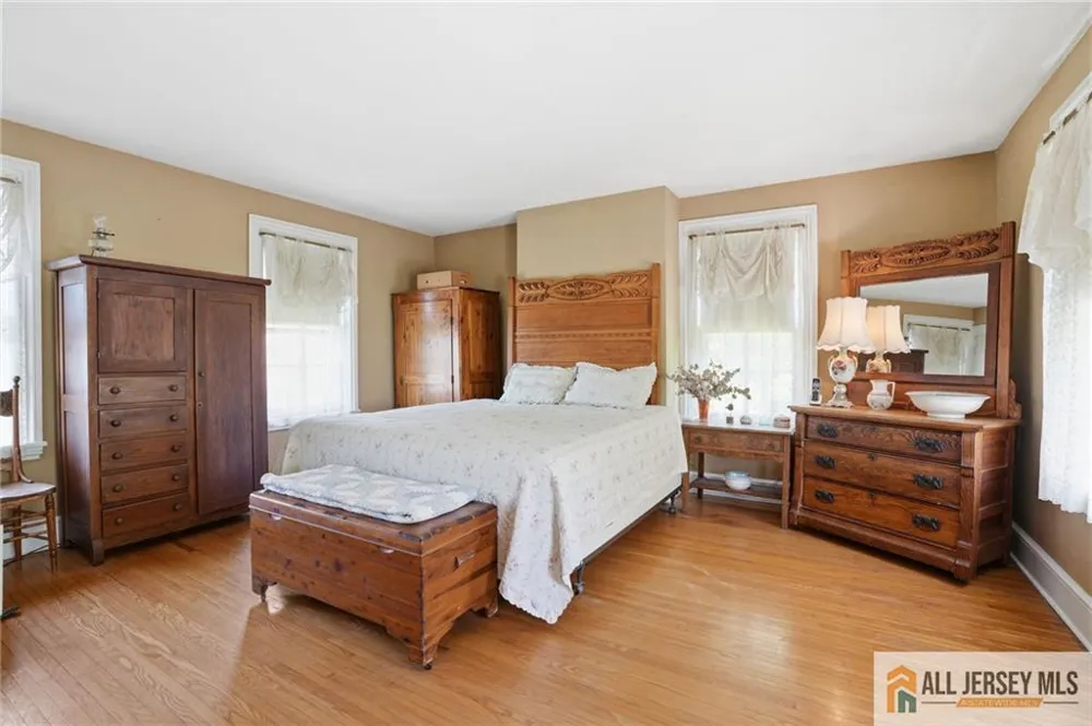 706 Old York Road Hightstown, NJ 08520