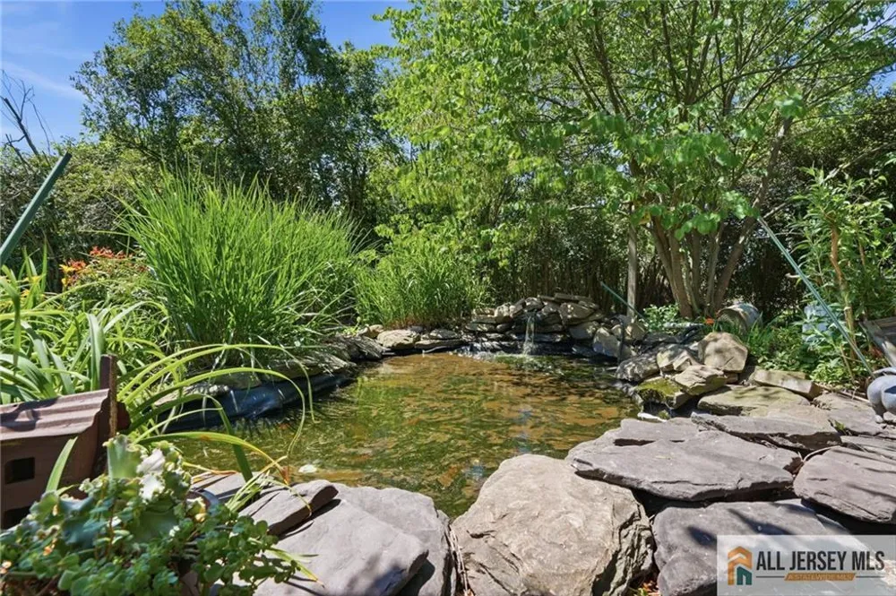 706 Old York Road Hightstown, NJ 08520