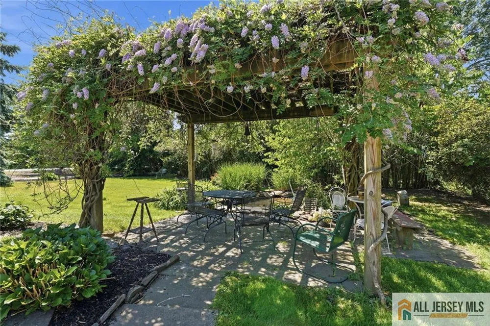 706 Old York Road Hightstown, NJ 08520