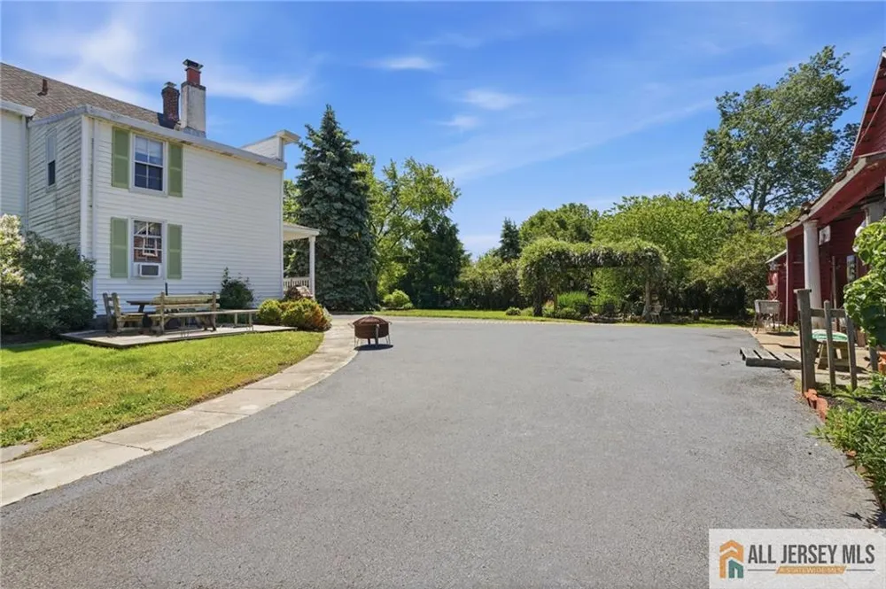 706 Old York Road Hightstown, NJ 08520