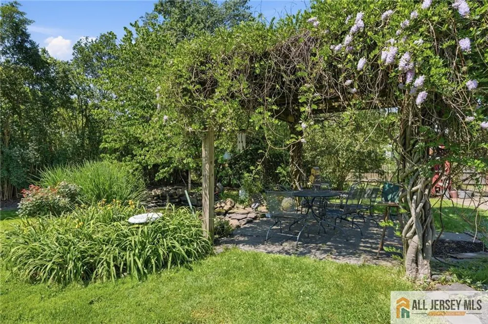 706 Old York Road Hightstown, NJ 08520