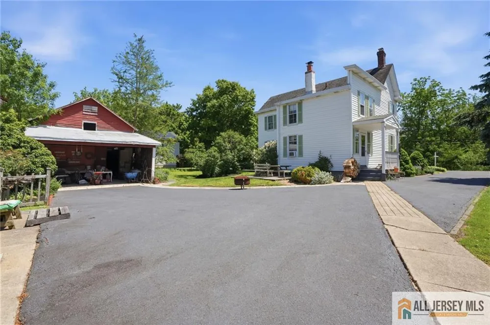 706 Old York Road Hightstown, NJ 08520
