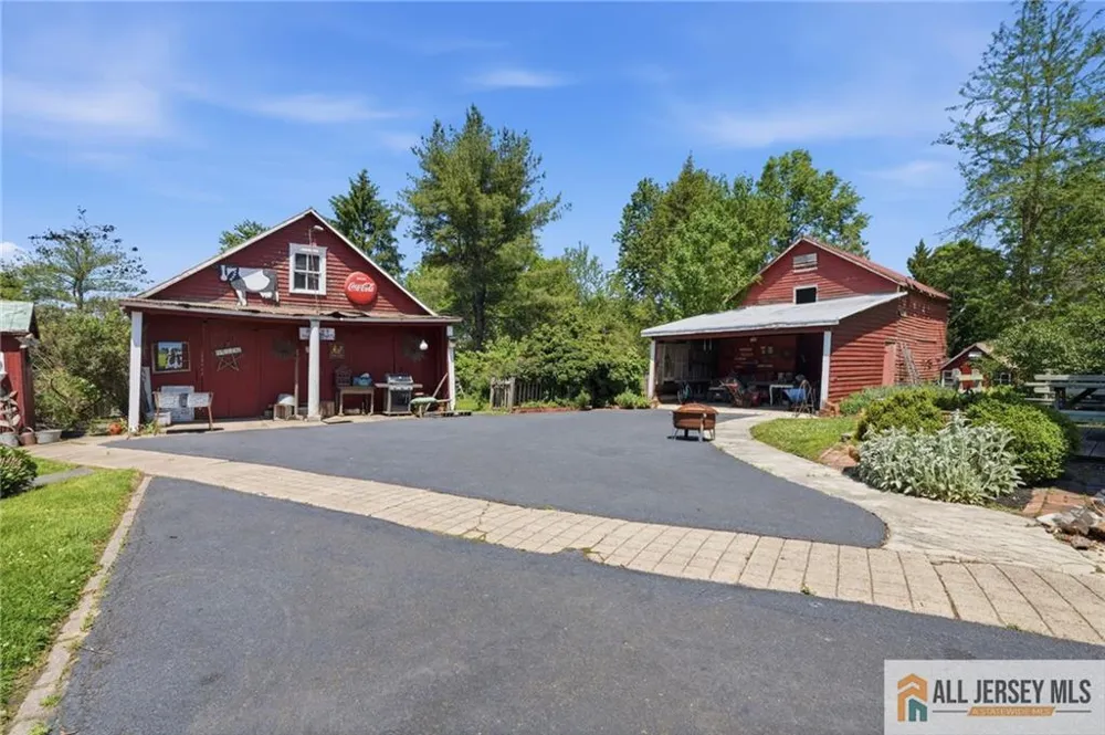 706 Old York Road Hightstown, NJ 08520