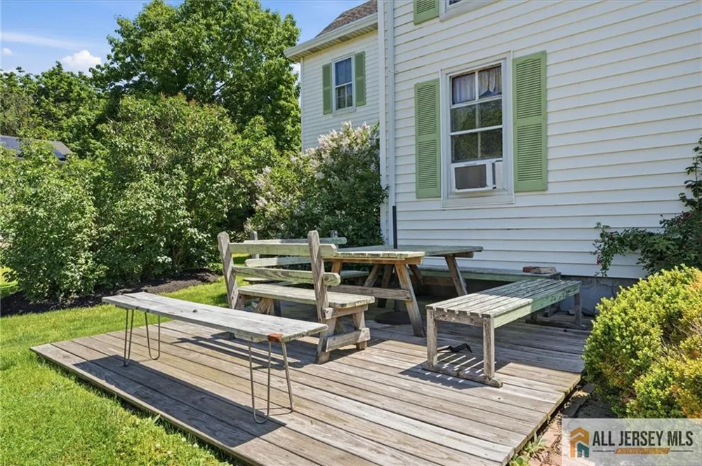 706 Old York Road Hightstown, NJ 08520