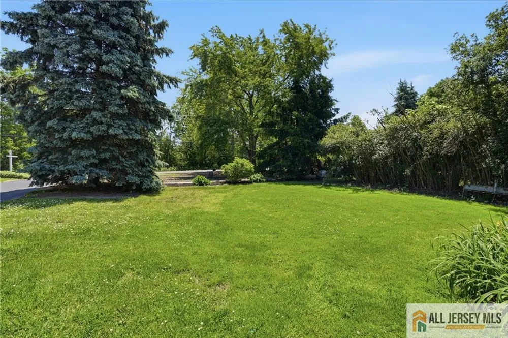 706 Old York Road Hightstown, NJ 08520