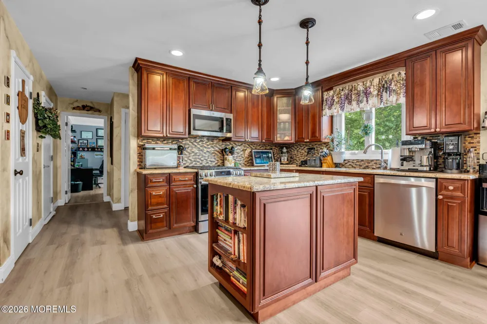 21 Ryan Road Marlboro, NJ 07746