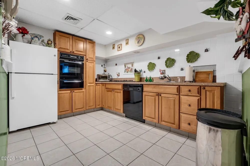 21 Ryan Road Marlboro, NJ 07746