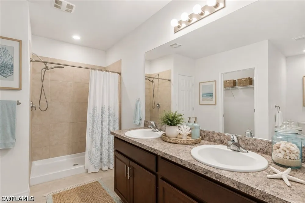 Hadley Place W Naples, FL 34104