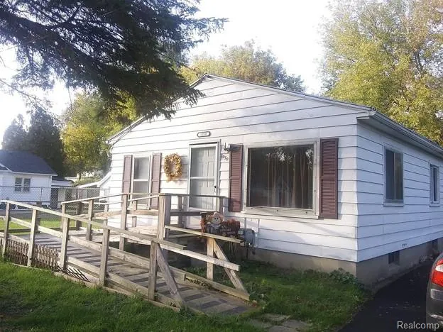 1050 W McLean Avenue Flint Charter Township, MI 48507