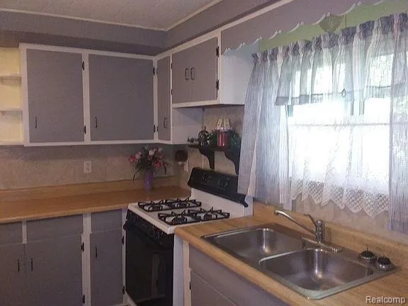 1050 W McLean Avenue Flint Charter Township, MI 48507