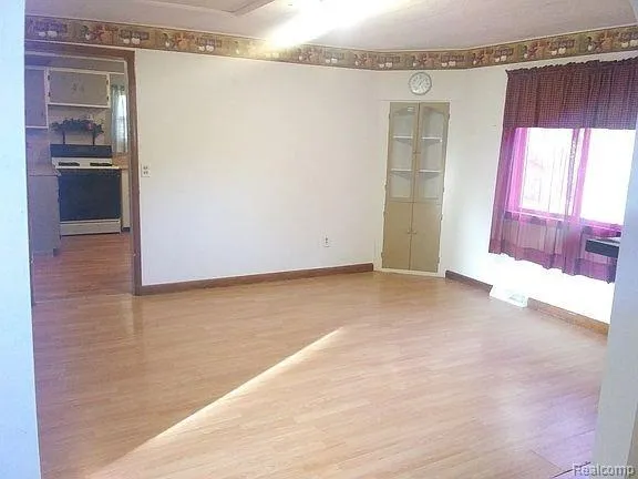 1050 W McLean Avenue Flint Charter Township, MI 48507