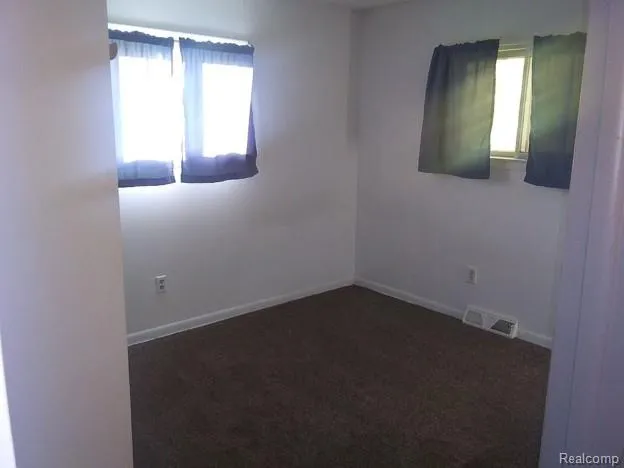 1050 W McLean Avenue Flint Charter Township, MI 48507
