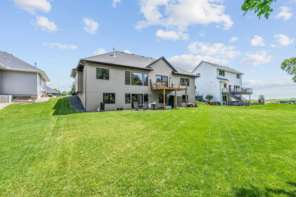702 Eastland Avenue SE New Prague, MN 56071