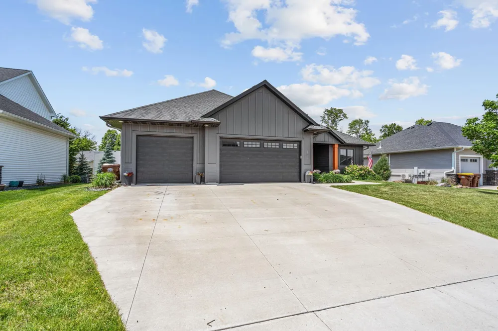 702 Eastland Avenue SE New Prague, MN 56071