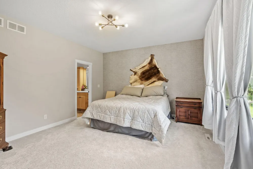 702 Eastland Avenue SE New Prague, MN 56071