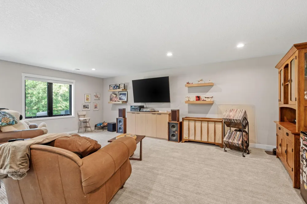 702 Eastland Avenue SE New Prague, MN 56071
