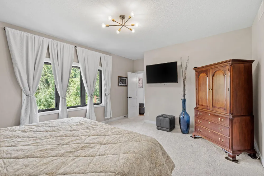 702 Eastland Avenue SE New Prague, MN 56071