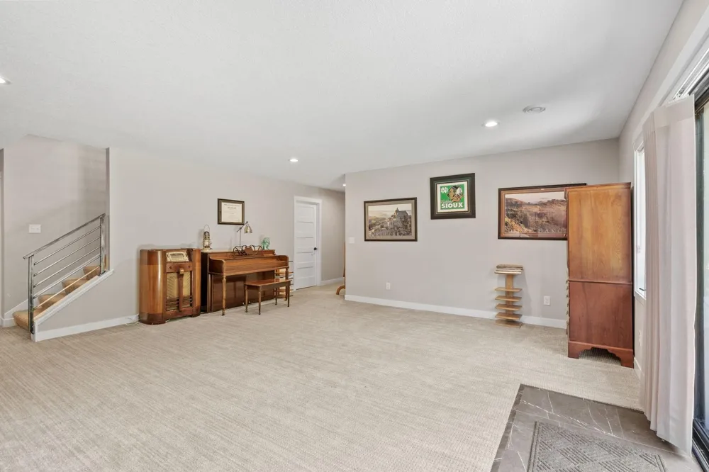 702 Eastland Avenue SE New Prague, MN 56071