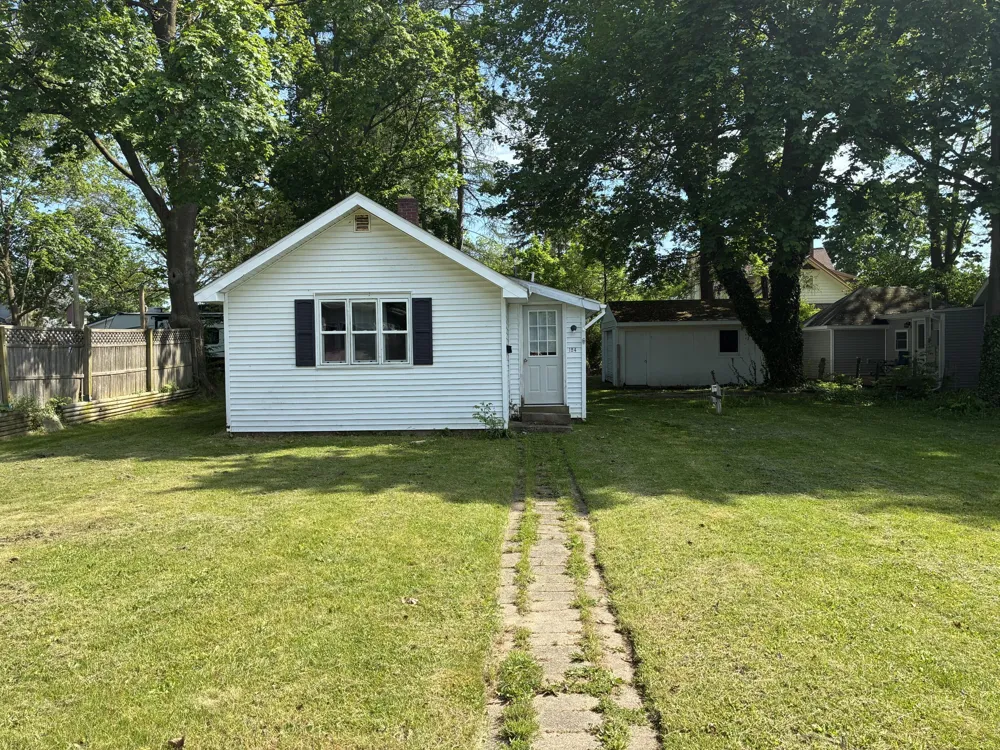 124 W Sheridan Street Fremont, MI 49412